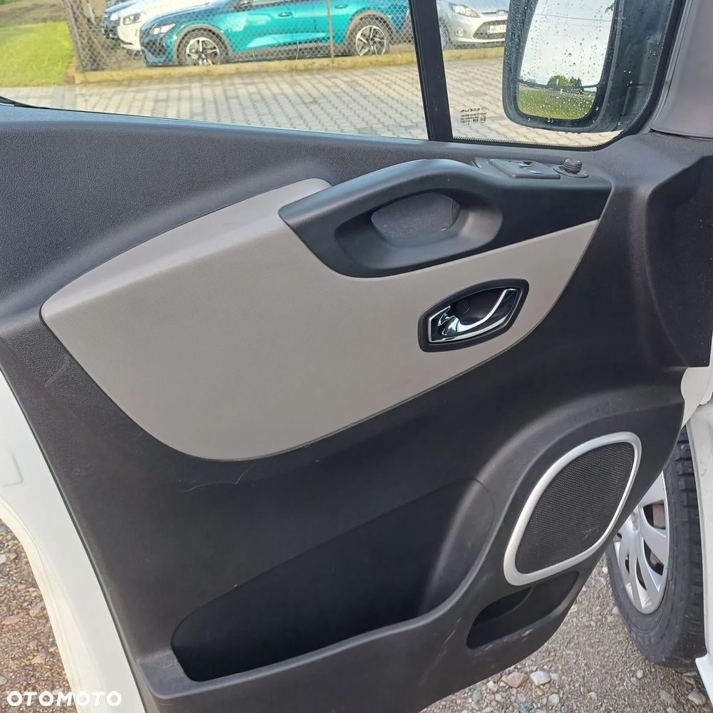 Renault Trafic - 23