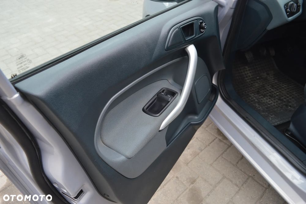 Ford Fiesta 1.6 TDCi Champions Edition - 13