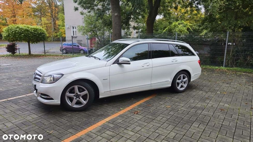 Mercedes-Benz Klasa C 180 CGI BlueEff Avantgarde - 5