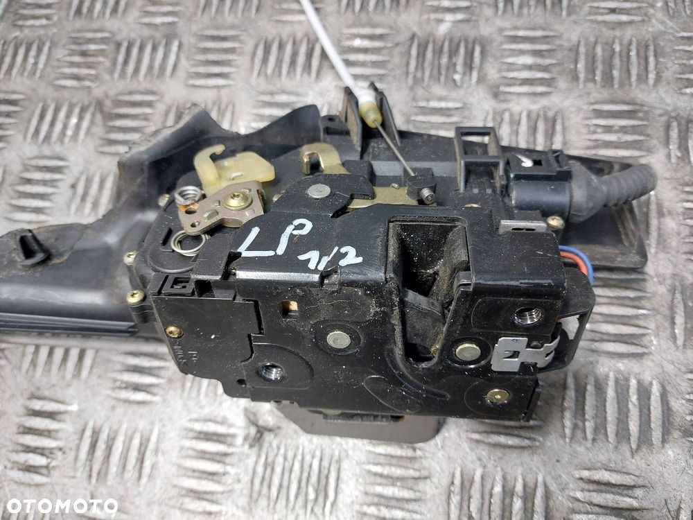 ZAMEK DRZWI LEWY PRZÓD + KLAMKA ZEWNĘTRZNA AUDI A4 B6 LX7Z - 4