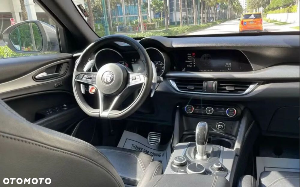 Alfa Romeo Stelvio - 11