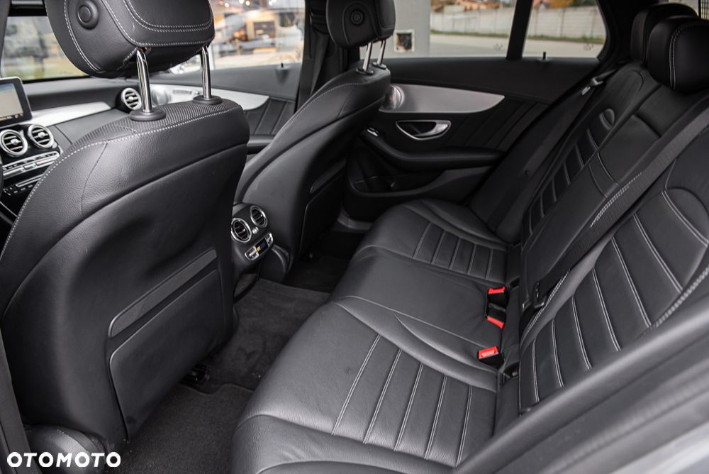 Mercedes-Benz Klasa C 400 4-Matic 9G-TRONIC - 30