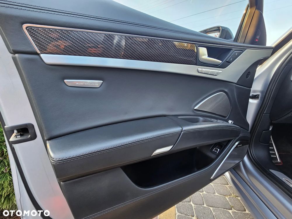 Audi S8 - 12