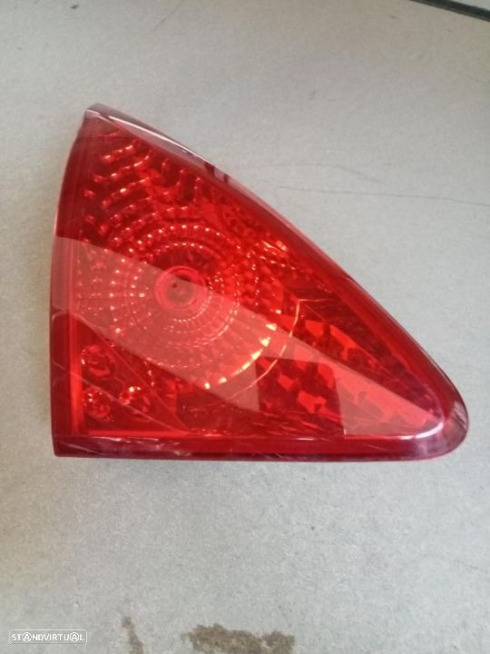 Farolim esquerdo da mala Peugeot 3008 / 9683461080 - 1