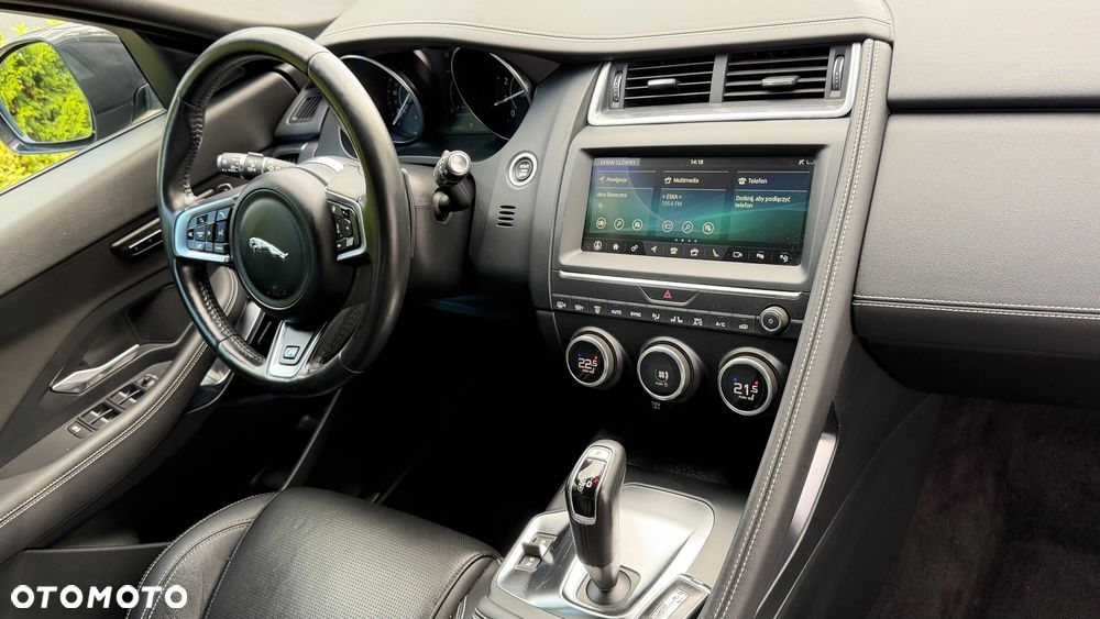 Jaguar E-Pace P250 AWD R-Dynamic - 29