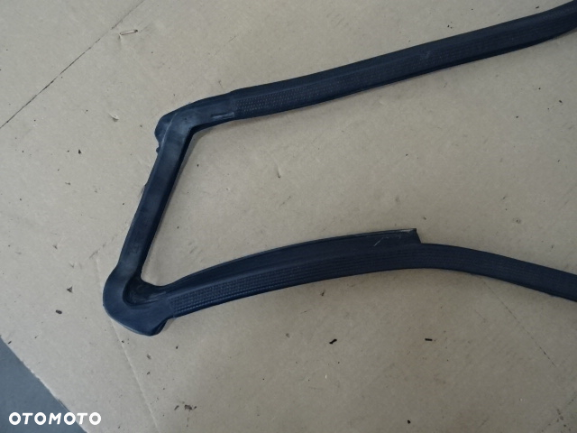 USZCZELKA DACHU PRAWY TYŁ SMART FORTWO I CABRIO 98-03 NR166 - 2