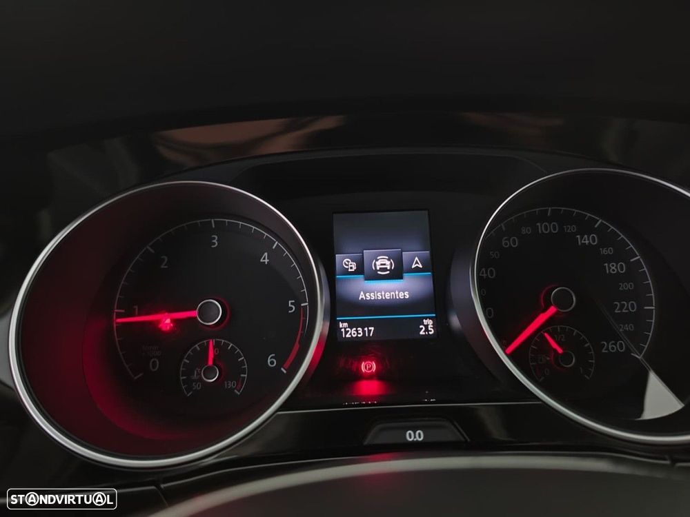 VW Touran 1.6 TDI Highline - 23