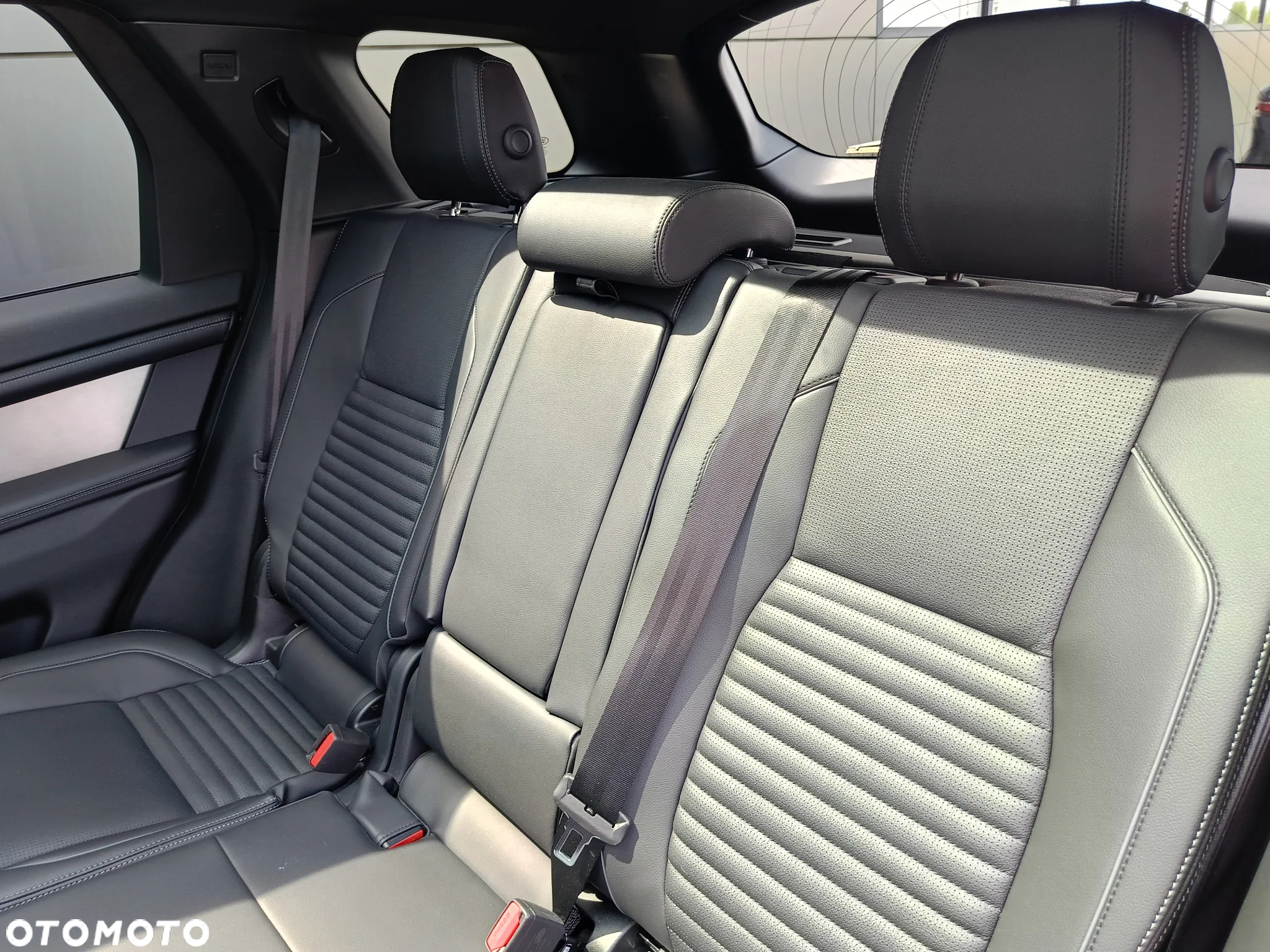 Land Rover Discovery Sport 2.0 D180 R-Dynamic SE - 35
