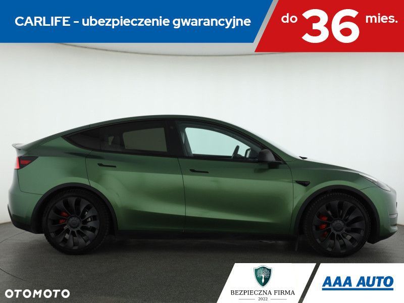 Tesla Model Y - 8