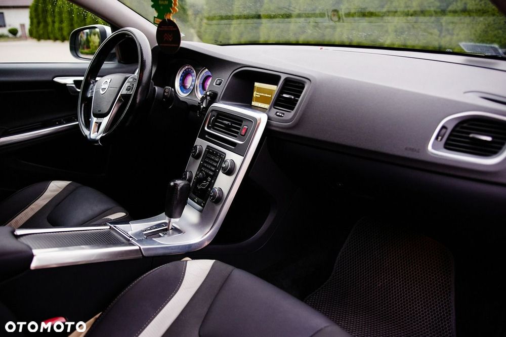 Volvo V60 D4 Geartronic RDesign - 13