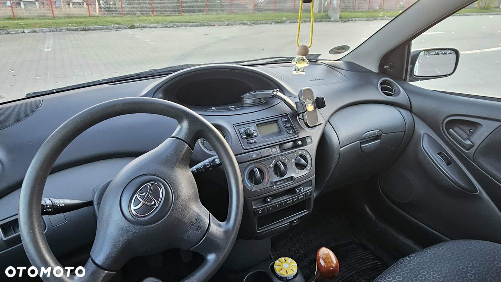 Toyota Yaris - 12