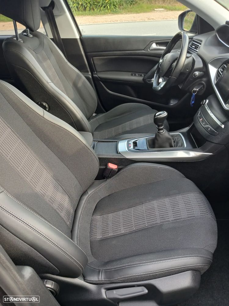 Peugeot 308 - 8