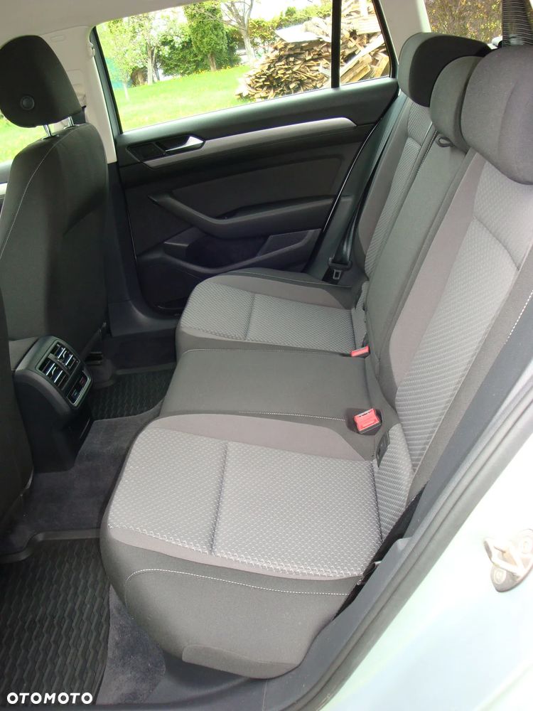 Volkswagen Passat 2.0 TDI BMT Trendline - 19