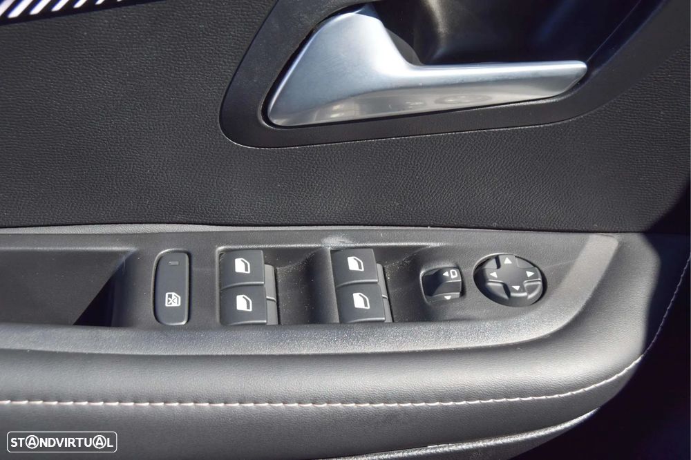 Peugeot e-208 51 kWh Allure - 33
