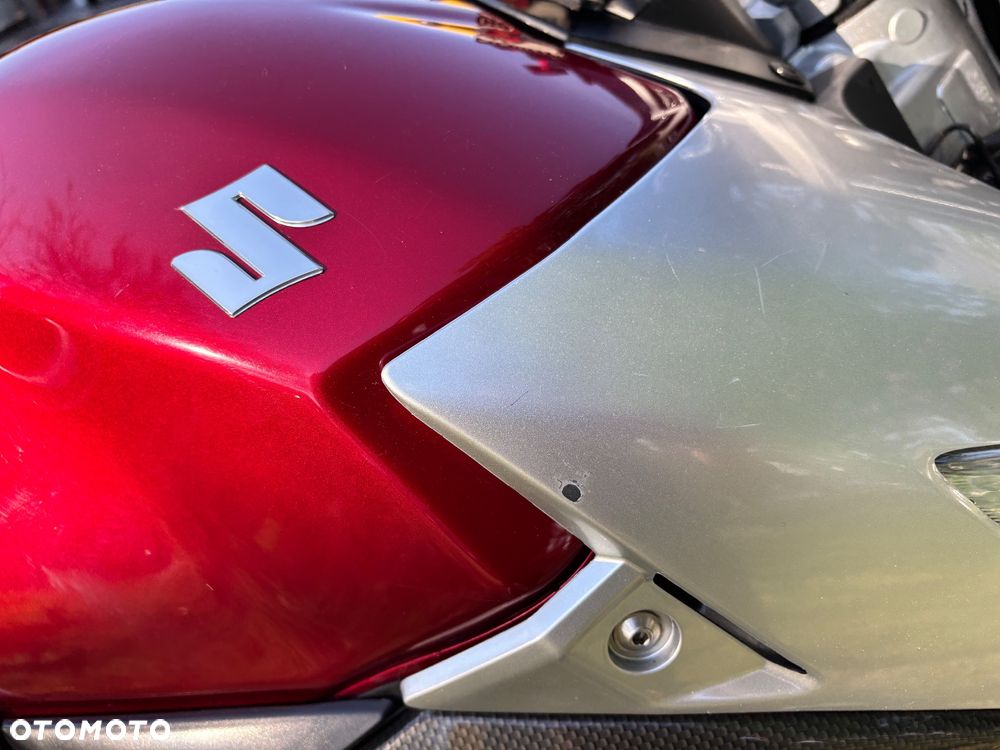 Suzuki GSR - 13