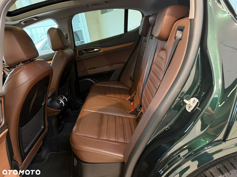 Alfa Romeo Stelvio 2.0 Turbo Veloce Q4 - 12