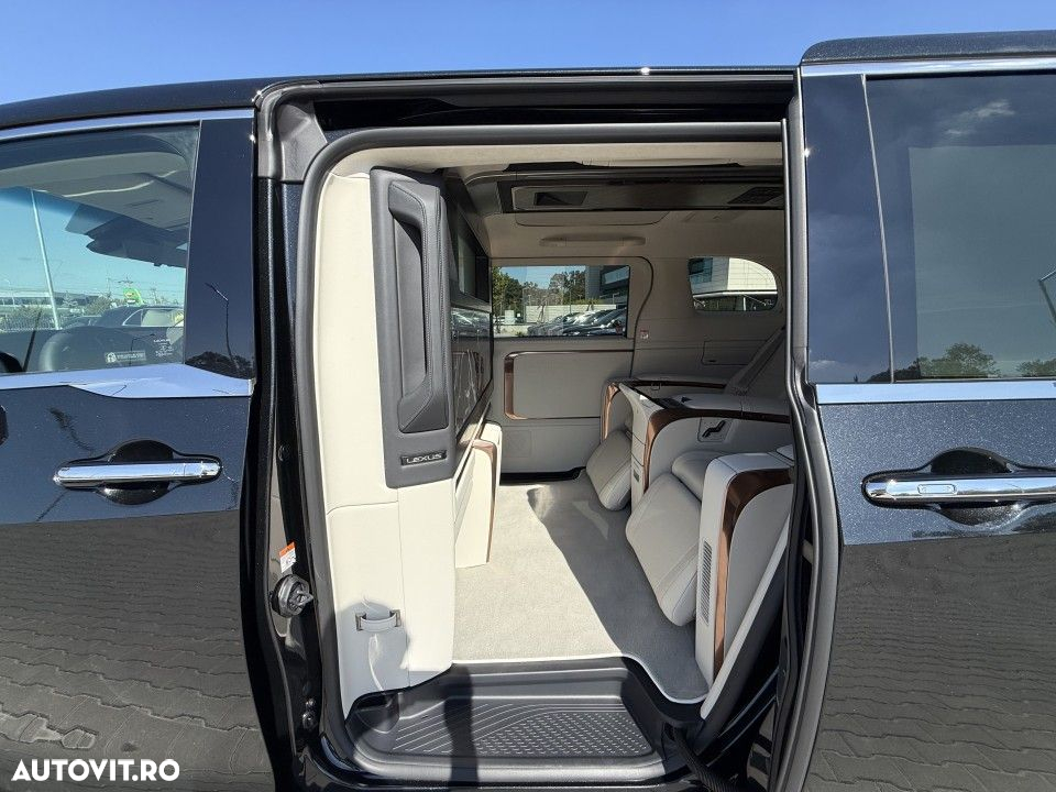 Lexus LM 350h Luxury - 13