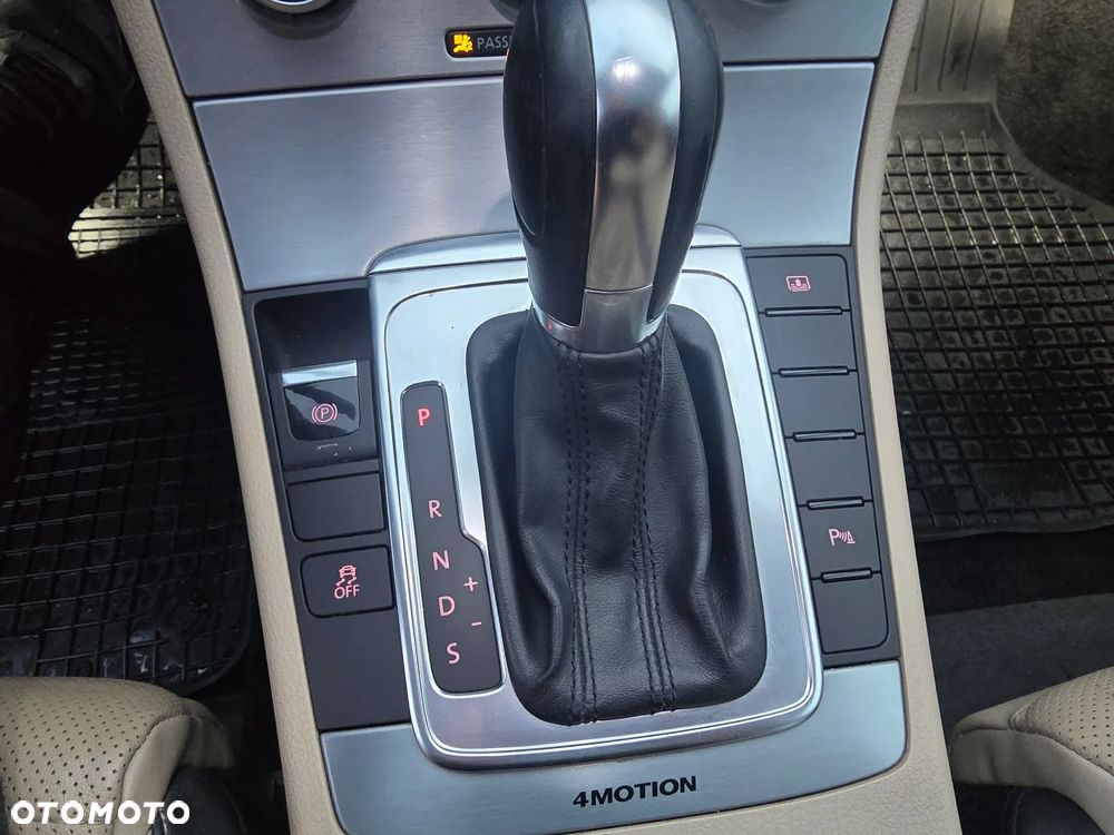 Volkswagen CC 3.6 V6 4Motion DSG - 19