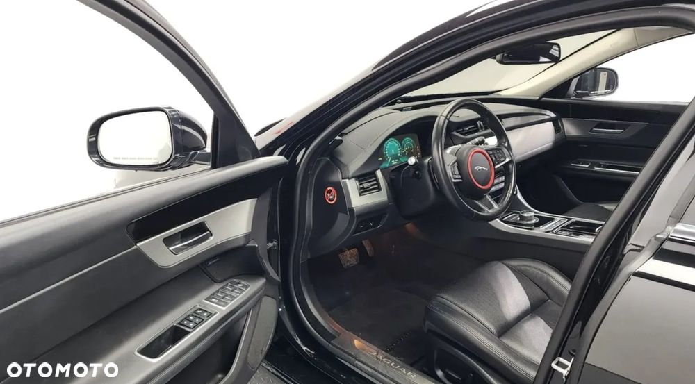 Jaguar XF 20d Prestige - 12
