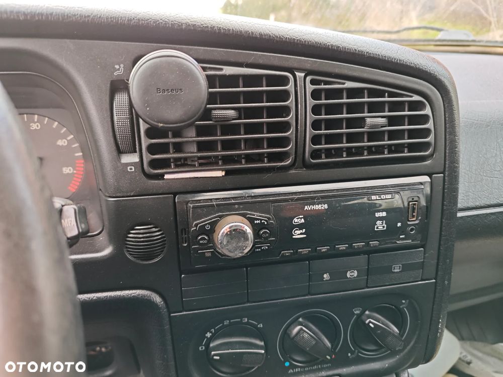 Volkswagen Passat 1.9 TDI Comfortline - 8