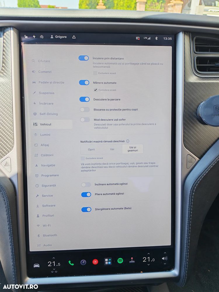 Tesla Model S - 10