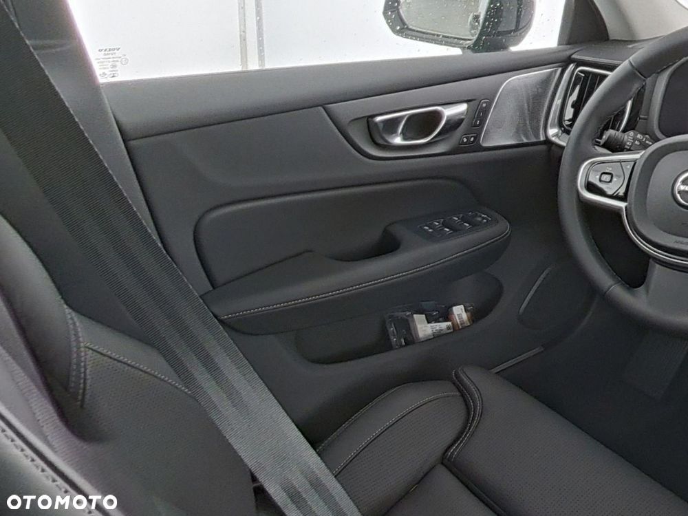 Volvo V60 B4 B DKG Ultra Dark - 12