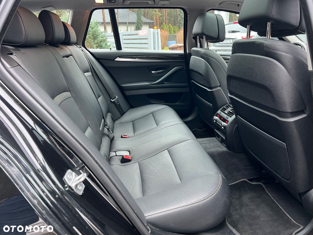 BMW Seria 5 525d Sport-Aut Luxury Line - 12