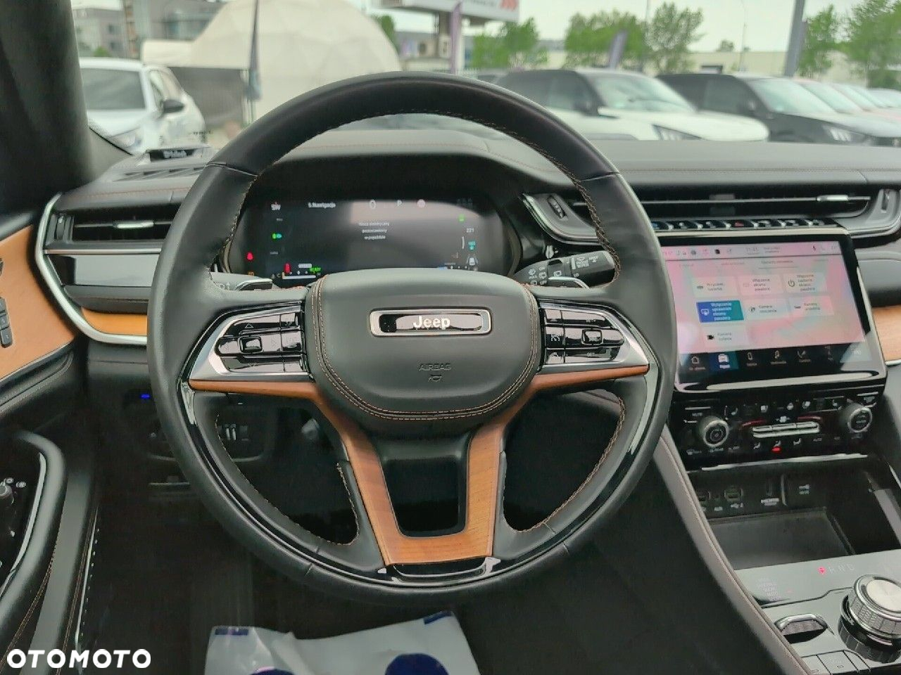 Jeep Grand Cherokee - 11