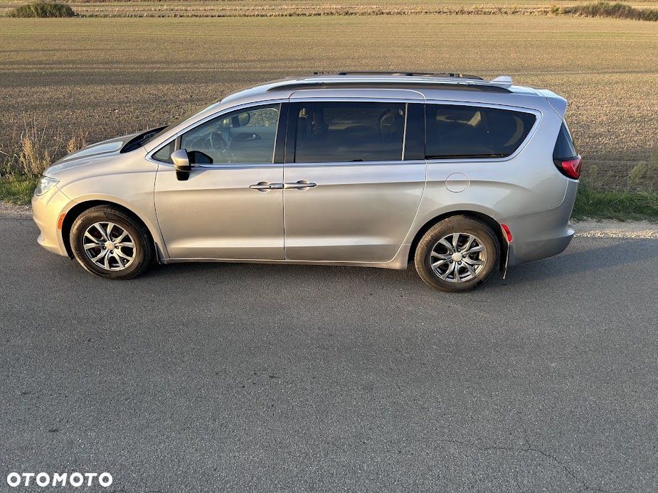 Chrysler Pacifica - 34
