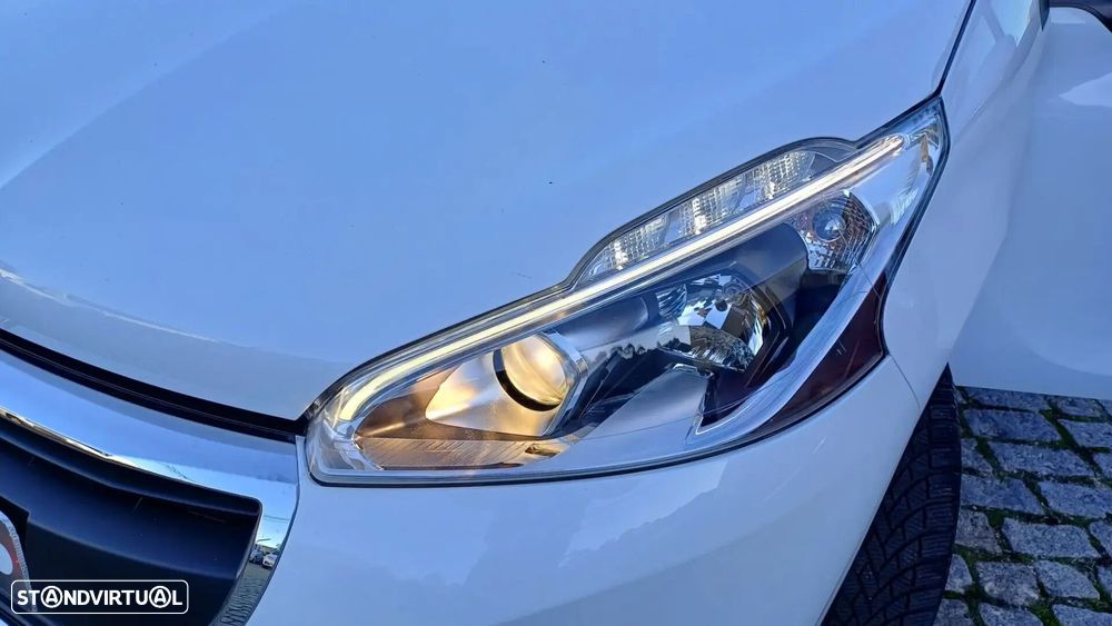 Peugeot 208 - 9