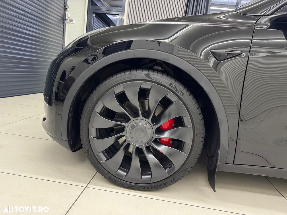 Tesla Model Y Performance Dual Motor AWD - 10