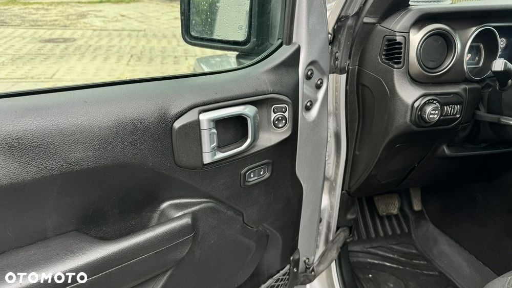 Jeep Wrangler - 22