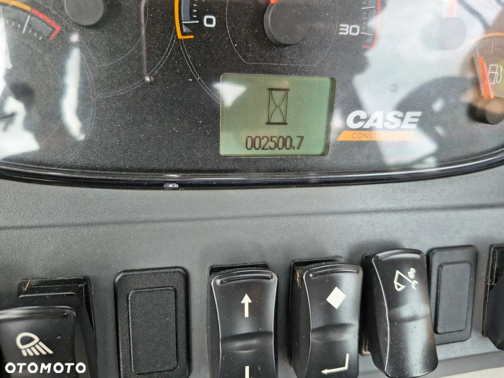Case 695 SV 2023R - 24