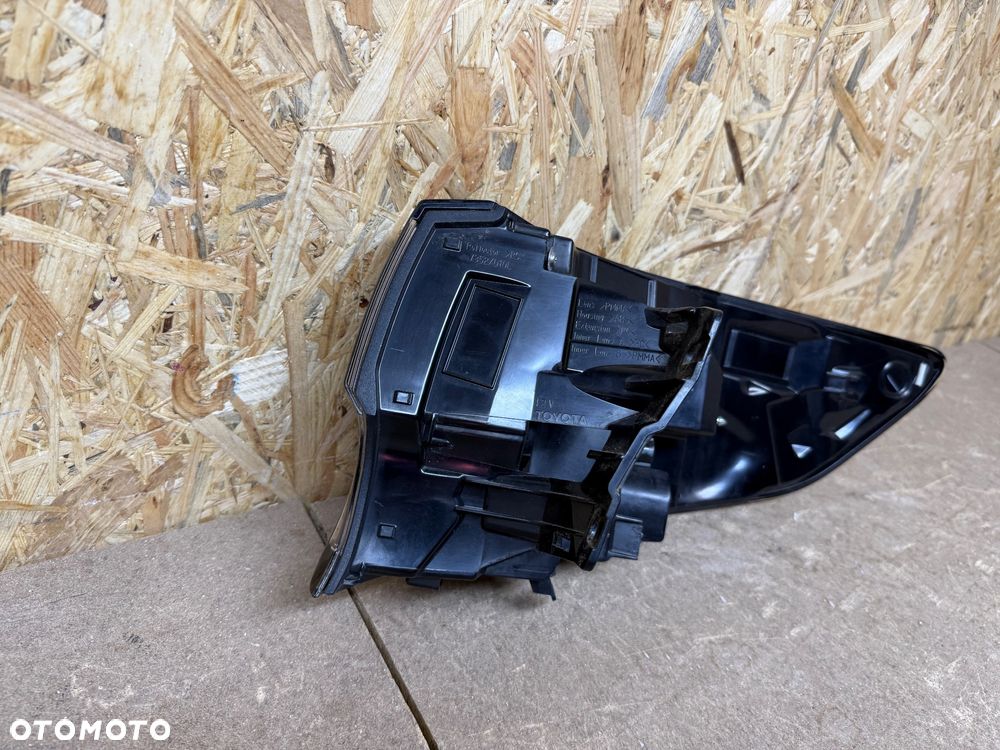 LAMPA TYŁ LEWA LED TOYOTA COROLLA E21 KOMBI - 3