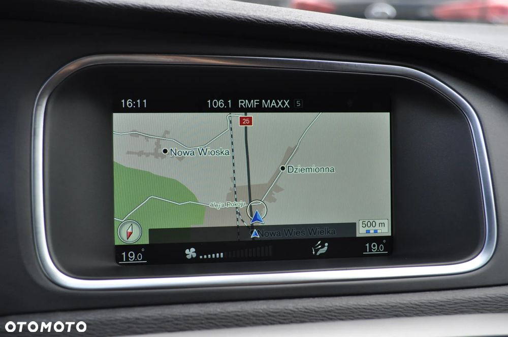 Volvo V40 T2 Momentum - 19