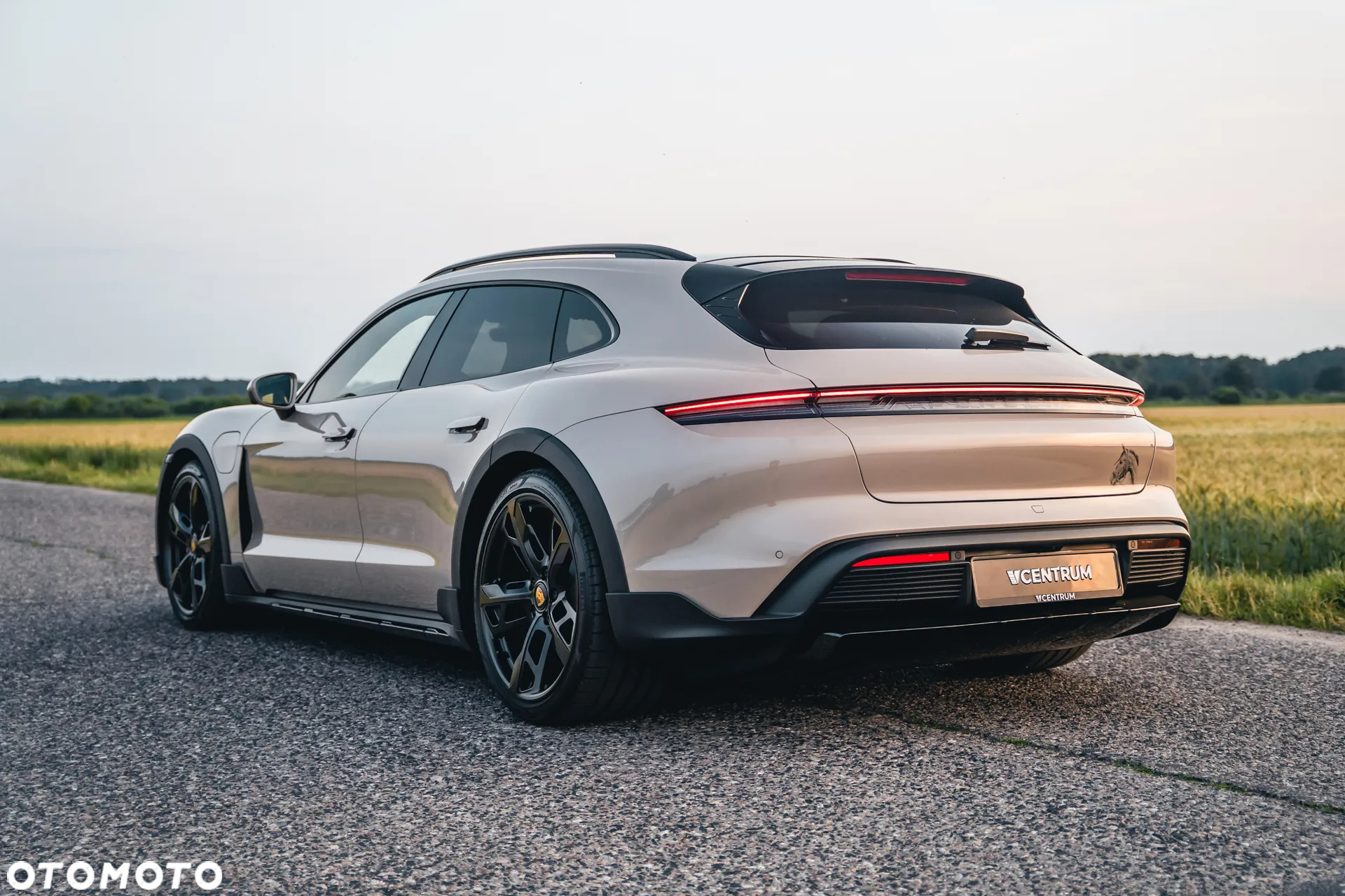 Porsche Taycan 4S Cross Turismo - 9