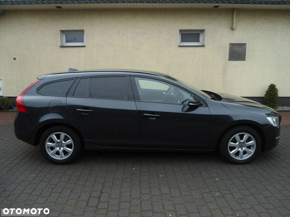 Volvo V60 D2 Momentum - 9