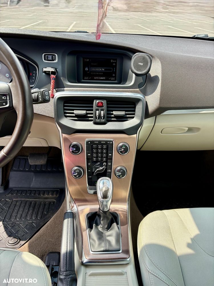 Volvo V40 D3 Aut Momentum - 12
