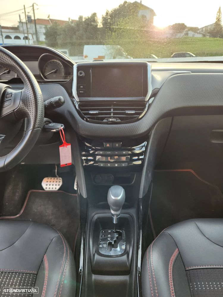 Peugeot 2008 PureTech 110 Stop&Start EAT6 GT-Line Edition - 11