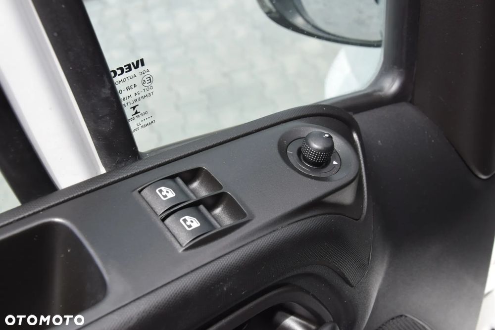 Iveco DAILY 35S12 / 2.3 - 120 KM / DOSTAWCZE / BLASZAK / KLIMA / TEMPOMAT / KLIMA / TRYB CITY / SERWISOWANY / SPROWADZONY Z NIEMIEC - 37