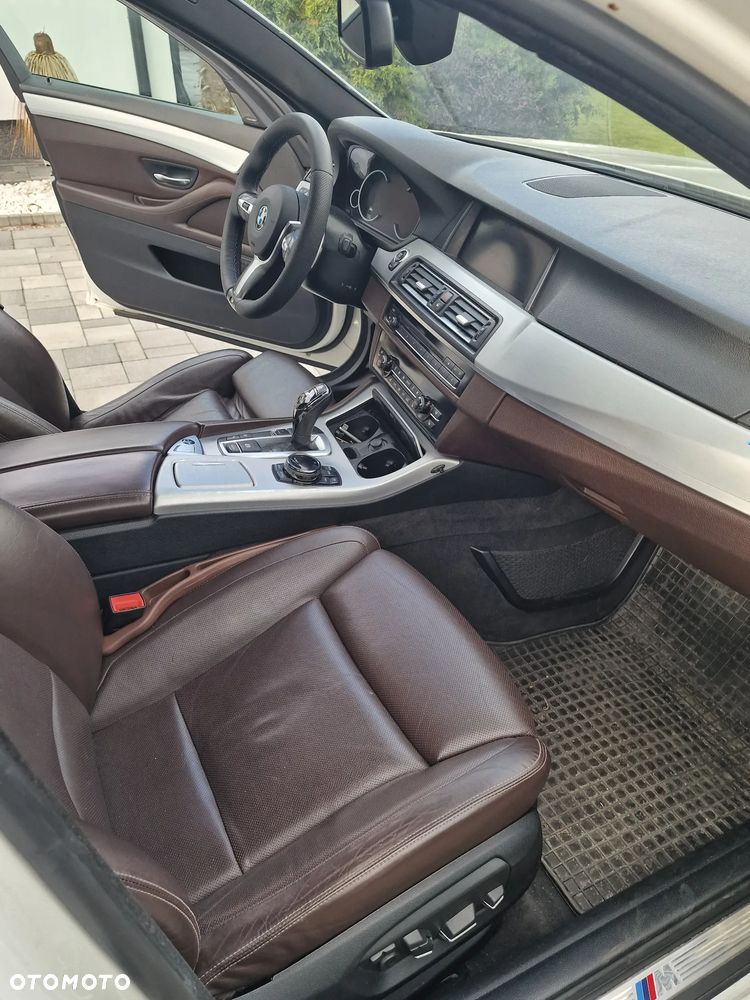 BMW Seria 5 530d xDrive - 28