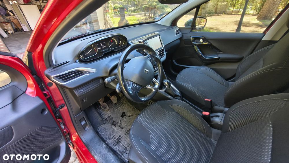 Peugeot 208 1.2 PureTech Allure - 6