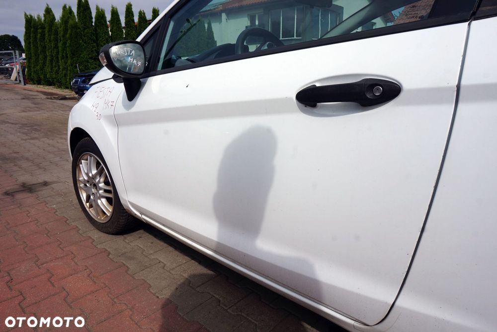 DRZWI PRZEDNIE LEWE FIESTA VI MK6 VII MK7 3D HB H9  BIAŁY FORD 2008-2017 - 4