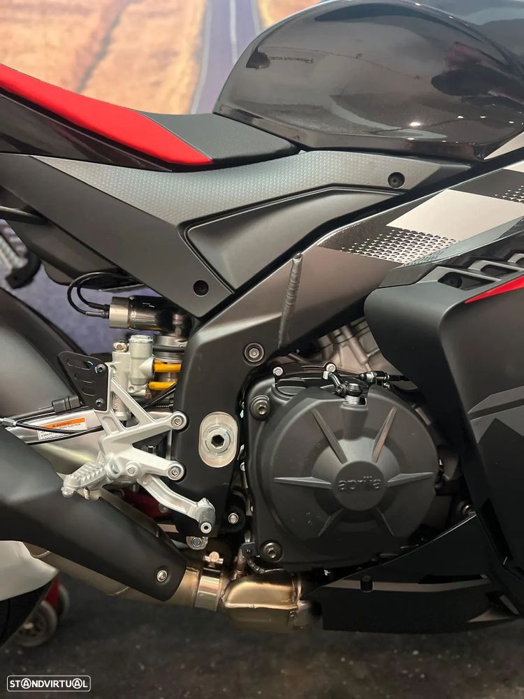 Aprilia RSV 4 FACTORY 2025 - 21