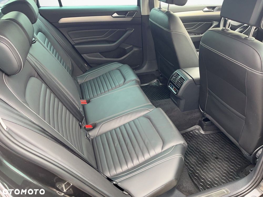 Volkswagen Passat Variant 2.0 TSI Elegance DSG - 12
