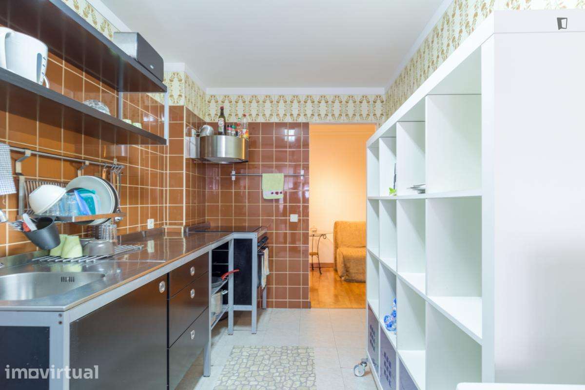 Quarto - localizado em Santa Marinha Porto - Grande imagem: 4/23