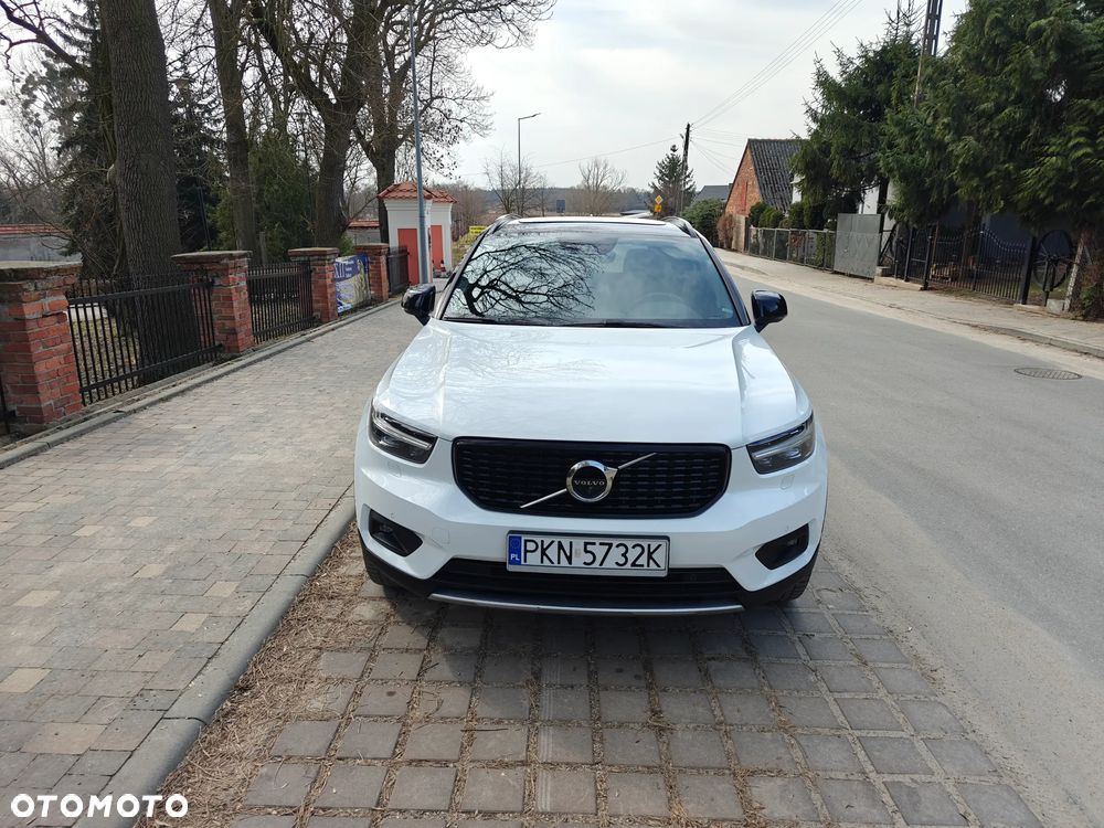 Volvo XC 40 D4 AWD Geartronic R-Design - 3