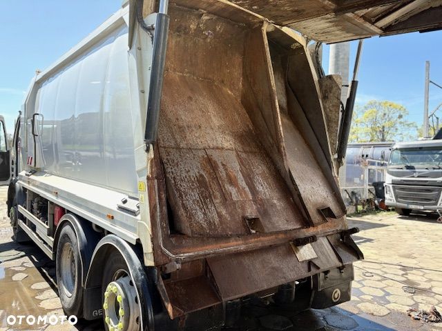 Renault D 26 Wide śmieciarka Euro 6 - 11