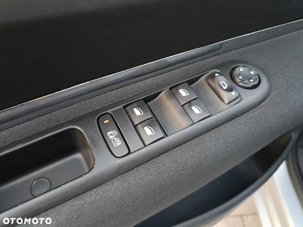 Peugeot 5008 HDI 160 Automatik Business-Line - 19