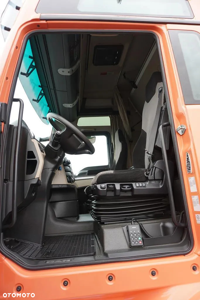 MAN TGX / 26.460 / ACC / E 6 / XXL / BDF + WINDA / 7.15 , 7,45 M / OŚ SKRĘTNA - 7